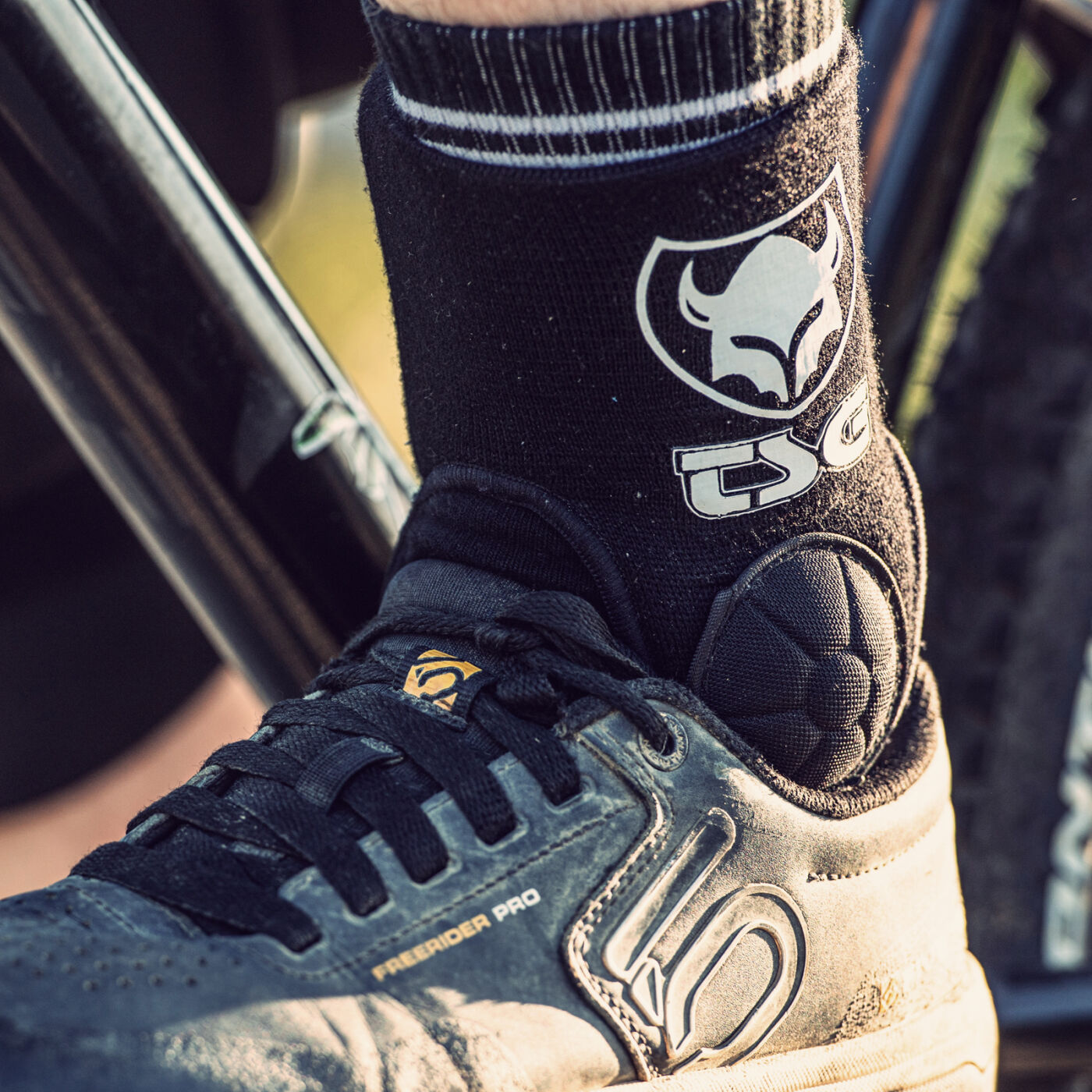 TSG Ankle Guard Cam