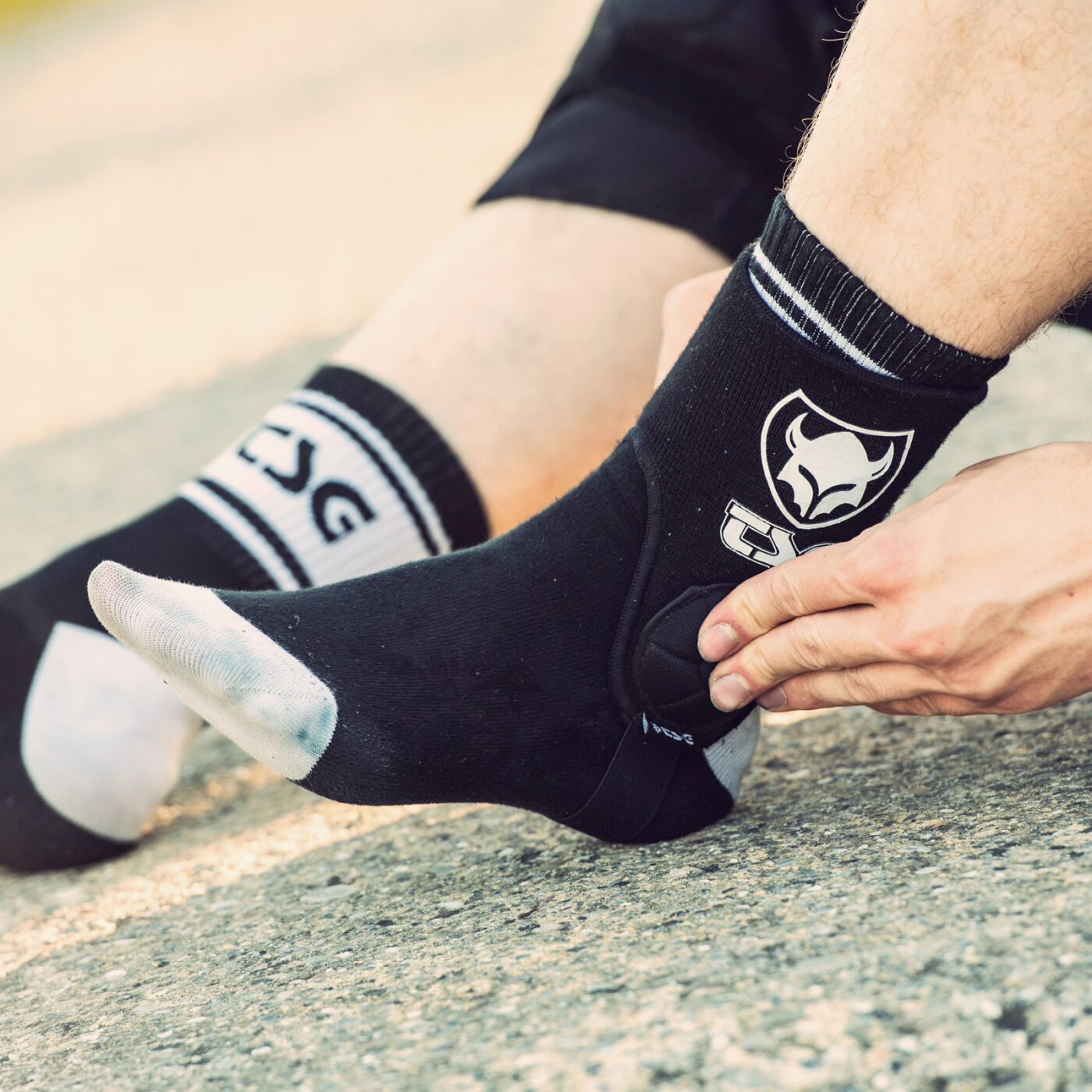 TSG Ankle Guard Cam